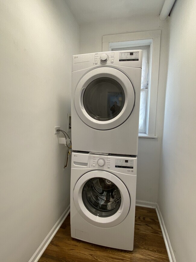 Building Photo - 3749 W Wrightwood Ave