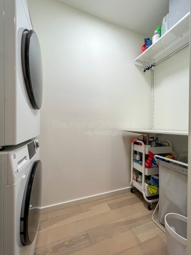 Building Photo - 7399 NE Stonewater St