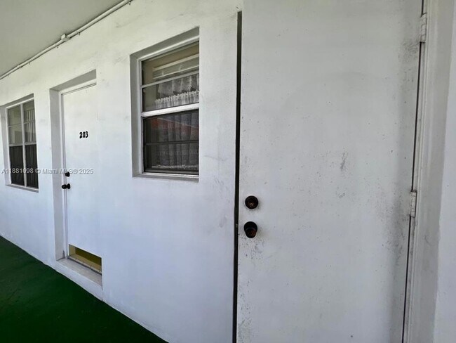 Building Photo - 1440 NW 43 Terrace