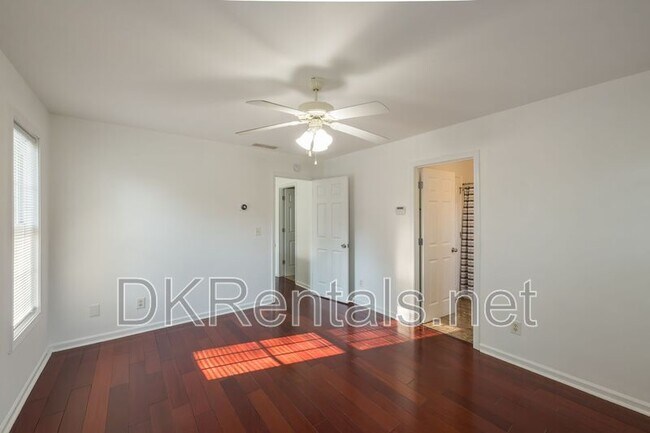 Building Photo - 1331 Memorial Dr SE