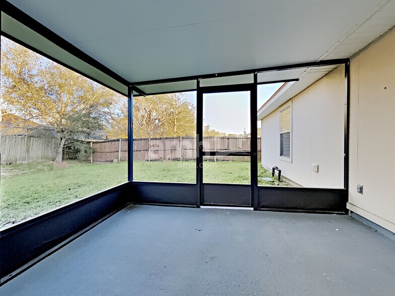 Building Photo - 3266 Woodglen Dr