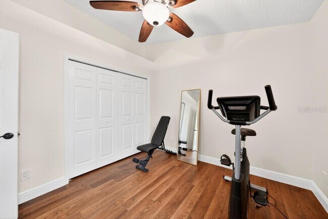 Building Photo - 5477 Glen Oak Pl