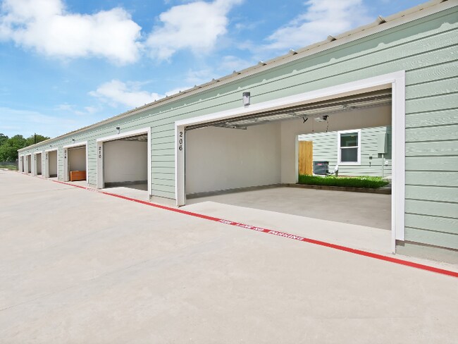 Building Photo - 2802 Shaver St