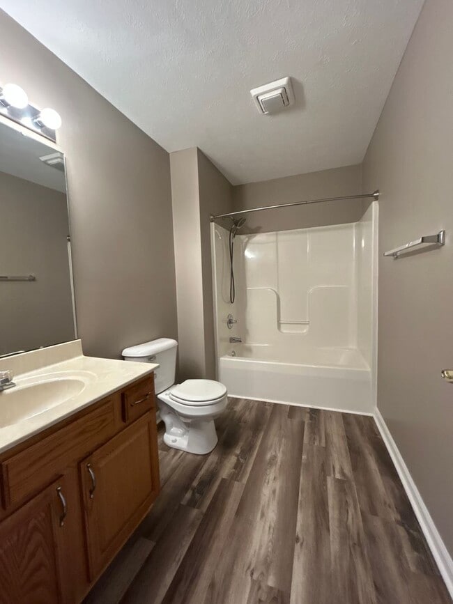Building Photo - 2 Bedroom 2 Bath Condo Available Now!