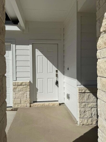 Building Photo - 591 Sormonne Lp