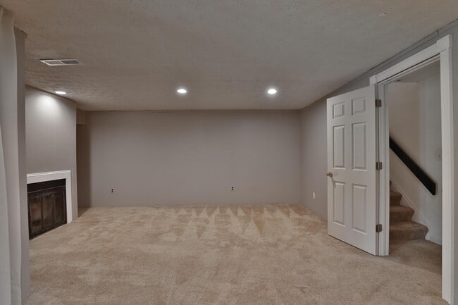 Building Photo - 4966 Wintersong Ln