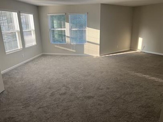 Building Photo - Spacious 3-Bedroom Home in Madison City Schools