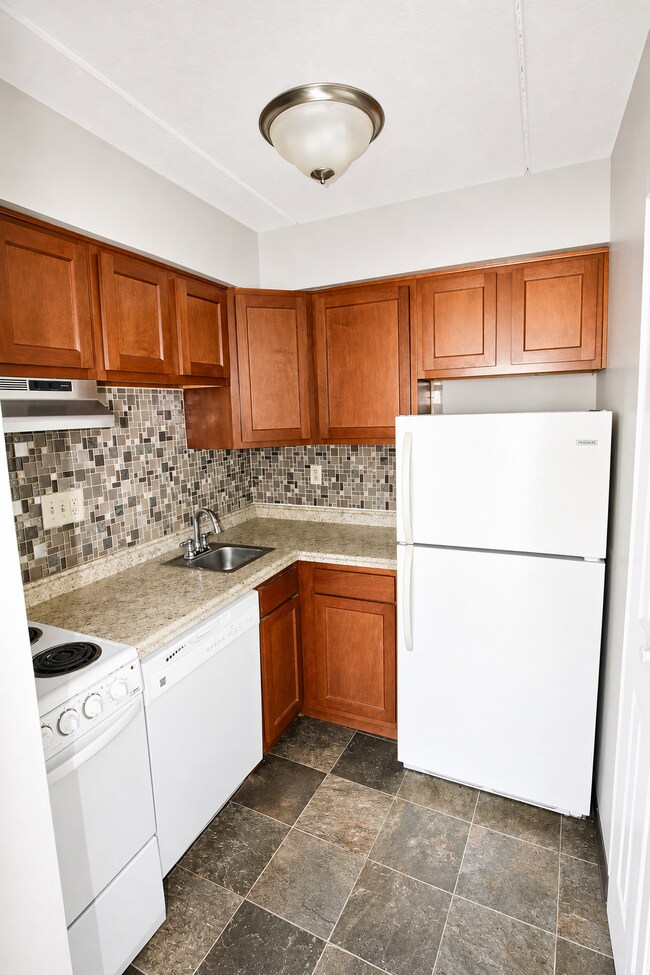 Interior Photo - EDMOND STREET -- 147