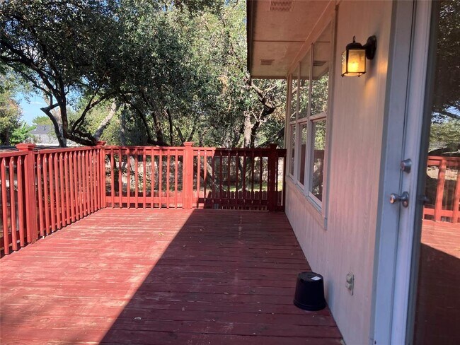 Building Photo - 1209 Wood Creek Dr