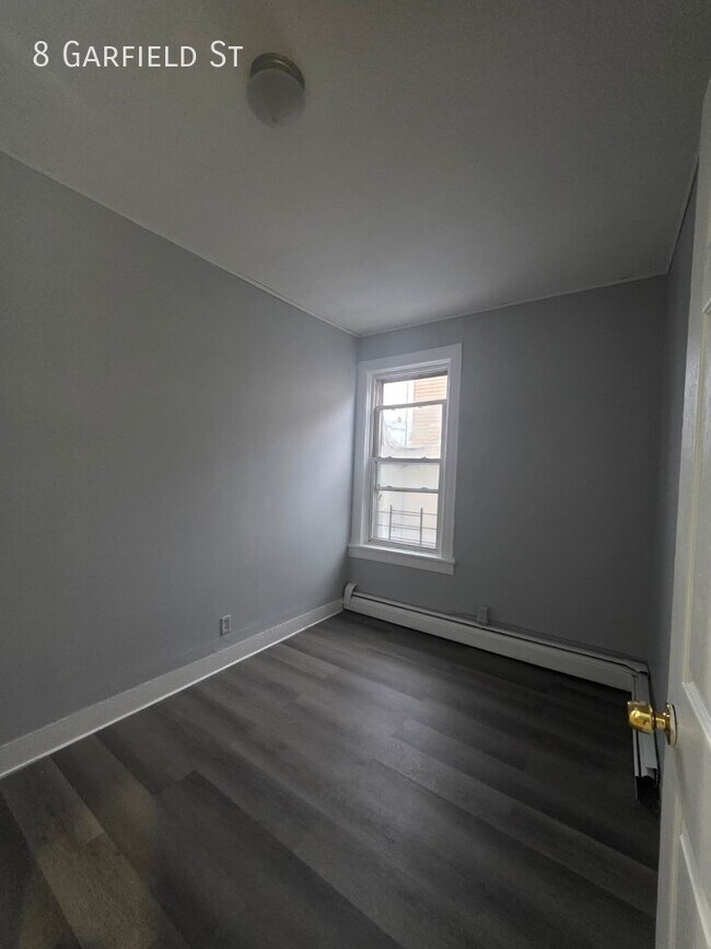 Building Photo - 8 Garfield St