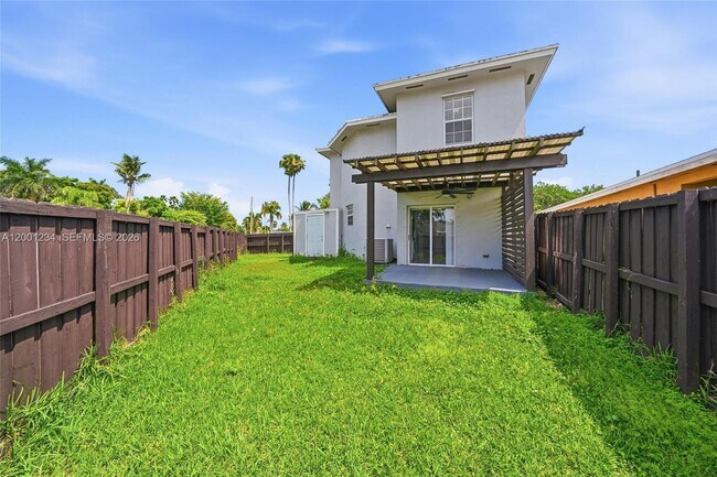 Building Photo - 902 SW 8th Pl