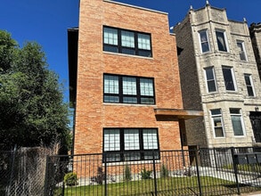 Building Photo - 4420 S Prairie Ave