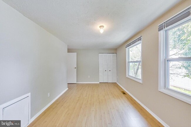 Building Photo - 11141 Captain's Walk Ct