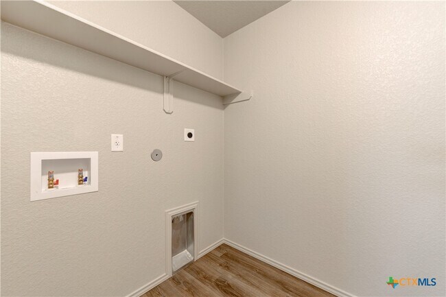 Building Photo - 605 Lost Trl