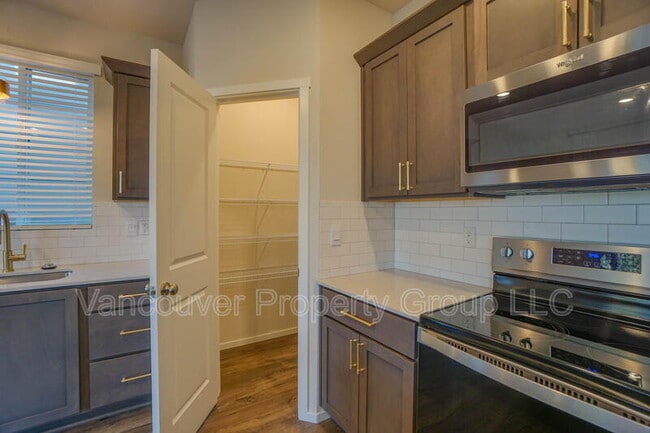 Building Photo - 4945 NE 24th Ave