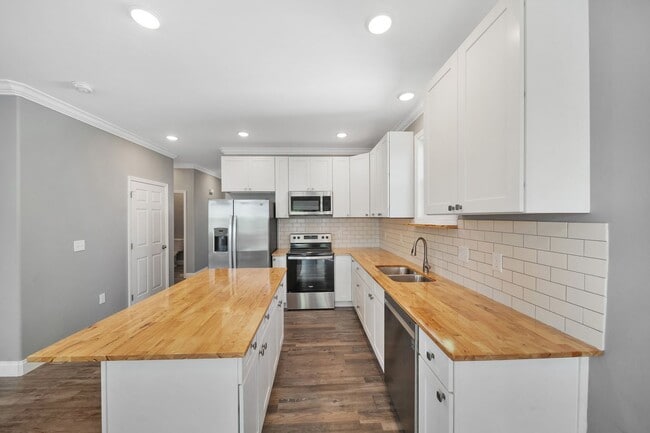 Building Photo - FANTASTIC 4 BEDROOM HOME LOCATED IN KARNS!!