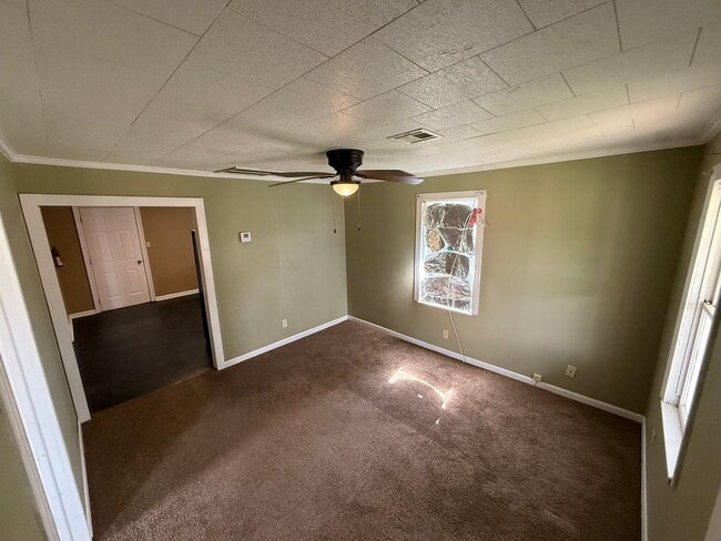 Building Photo - 256 Field St