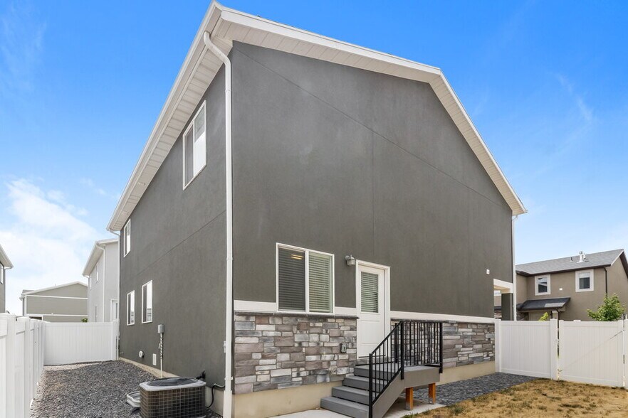 Building Photo - 7877 Cronus Ln