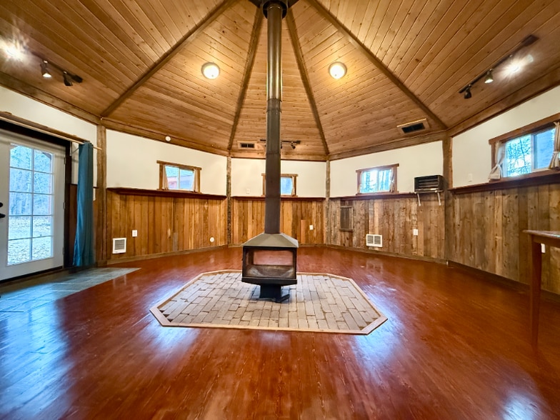 Building Photo - 1611 N Fork Rd