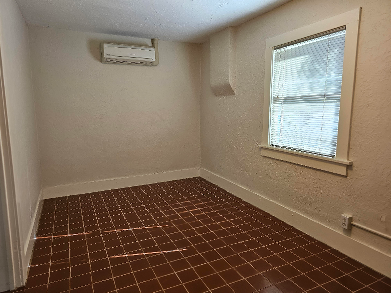 Building Photo - 37 E University Blvd
