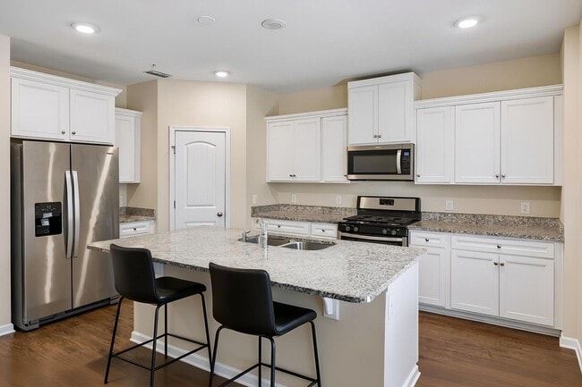 Building Photo - Modern 3BR Townhome with Garage in Desirable Nichols Vale