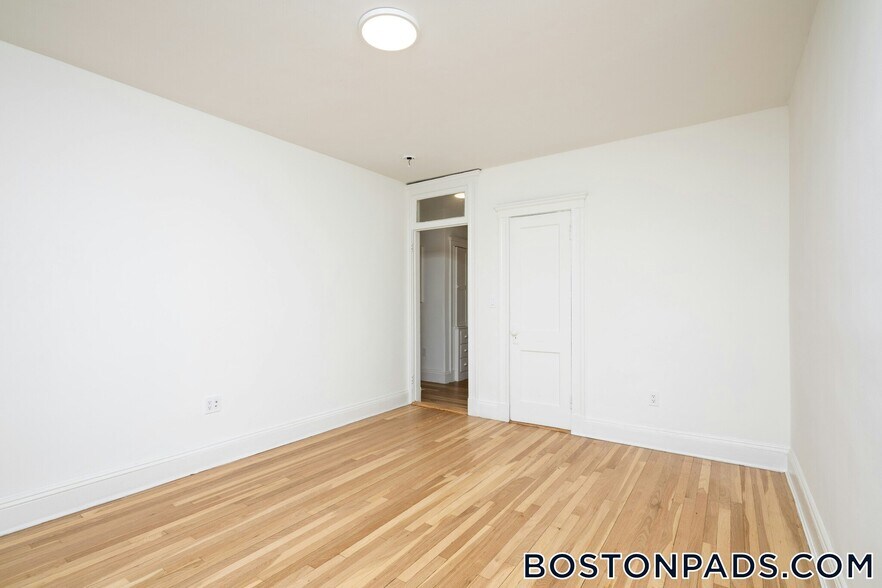 Building Photo - 288 Chestnut Hill Ave