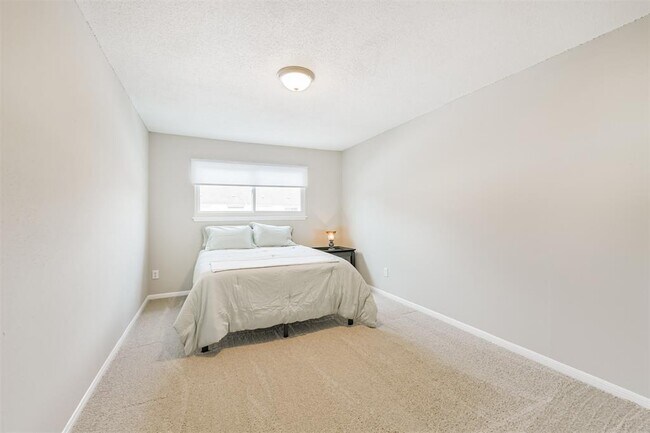 Building Photo - 1352 Country Pl Dr