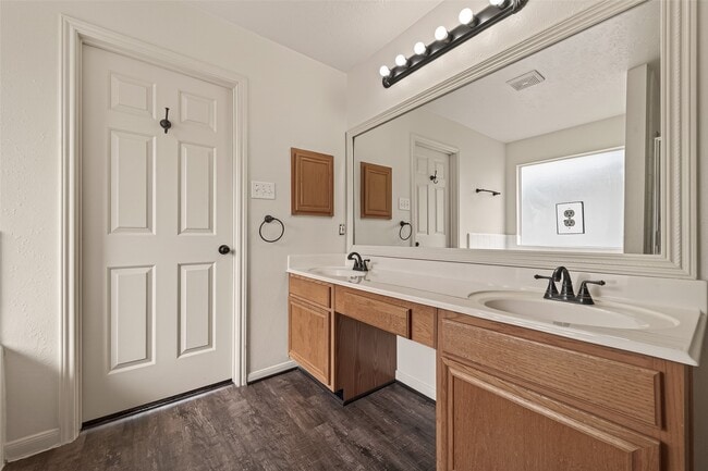 Building Photo - 11002 Heron Nest St