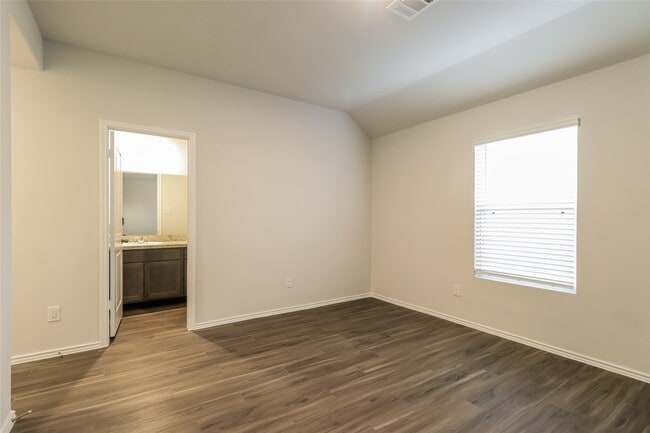 Building Photo - 2424 Copper Cyn Dr
