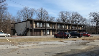 Building Photo - Douglas Oaks