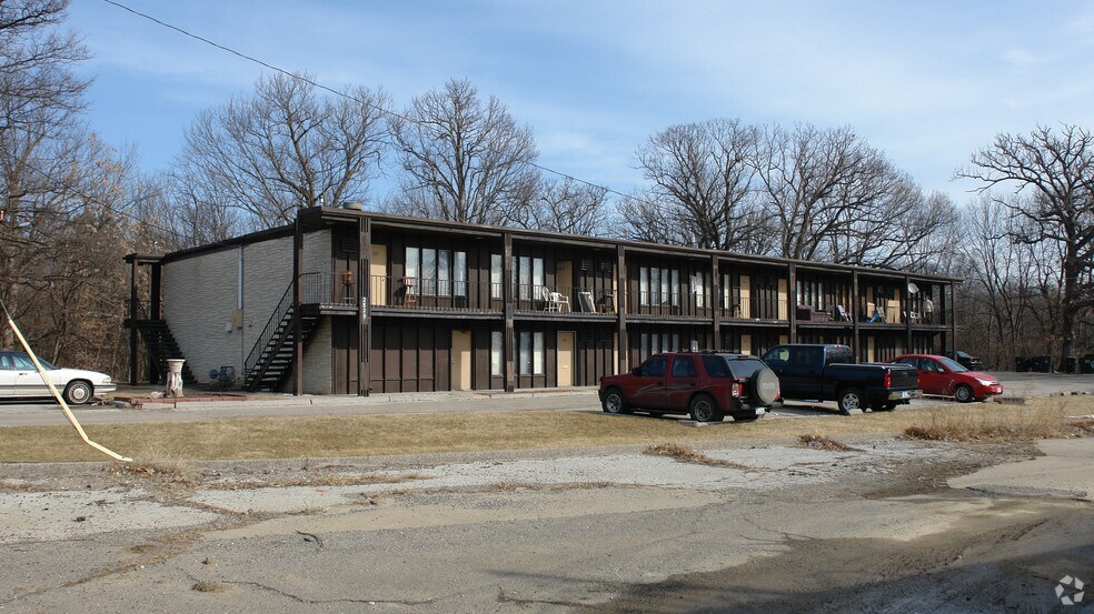 Primary Photo - Douglas Oaks