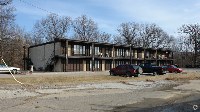 Primary Photo - Large Studio Apartments set back in quiet ...