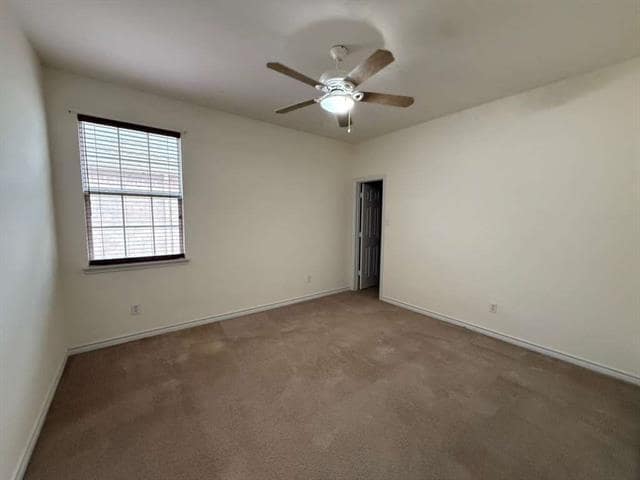 Building Photo - 305 Moonlight Dr