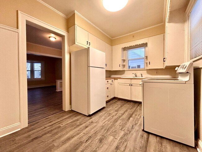 Building Photo - Three Bedroom Home in Northeast Grand Rapids