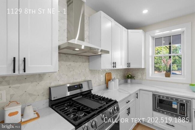 Building Photo - 1129 8th St NE