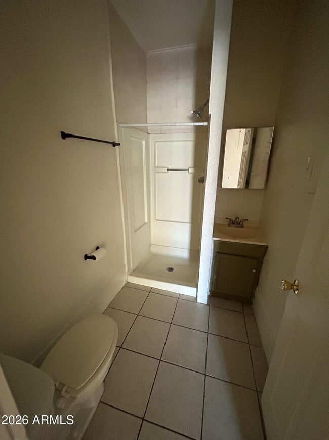 Building Photo - 1052 E Ave