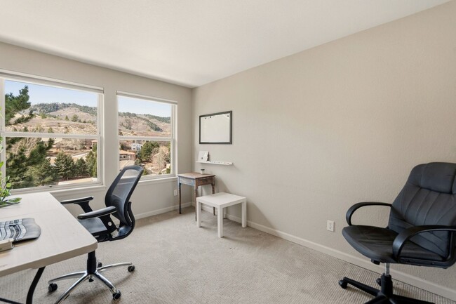 Building Photo - Stunning Fully Furnished Home in Roxborough Park!