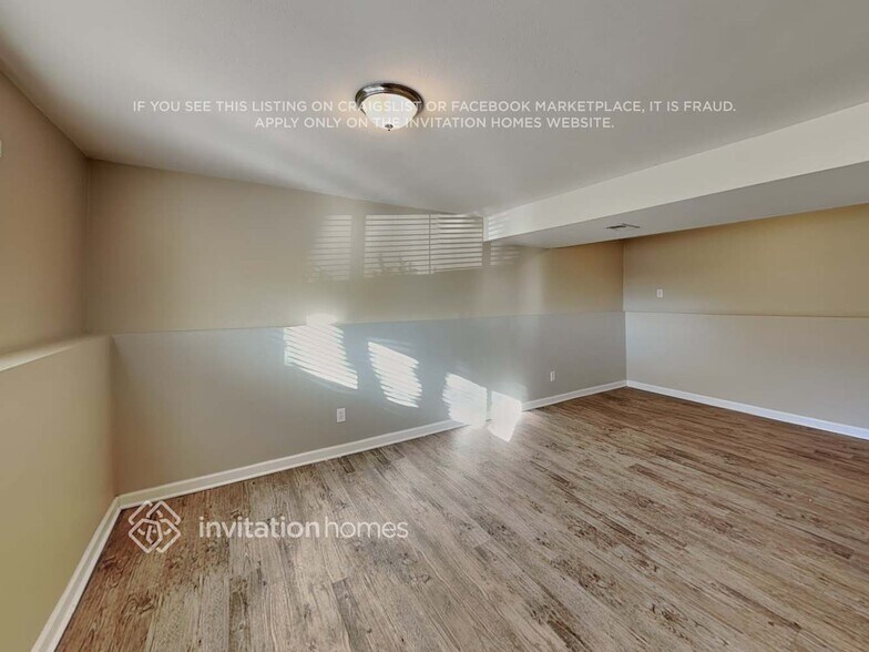 Building Photo - 10941 Albion Dr