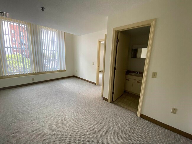 Building Photo - 30 Hanover St