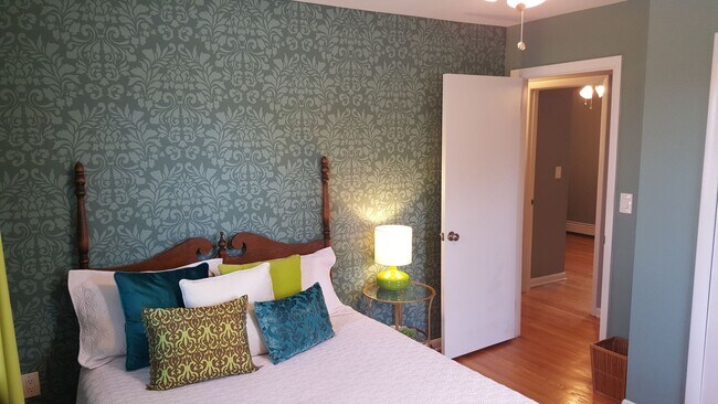 Building Photo - Incredibly well maintained rancher in Monrovia available mid June!