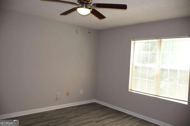 Building Photo - 308 Mill Pond Ct SE