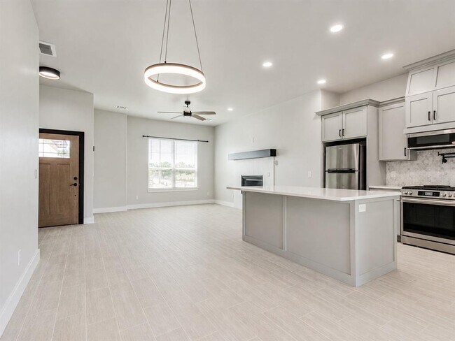 Building Photo - 1245 SW 17th St