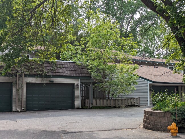 Building Photo - 15845 27th Ave N