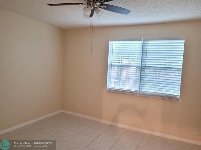 Building Photo - 1412 Barcelona Way