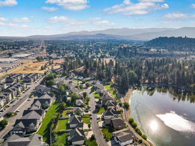 Building Photo - Dream Home At Shelley Lake