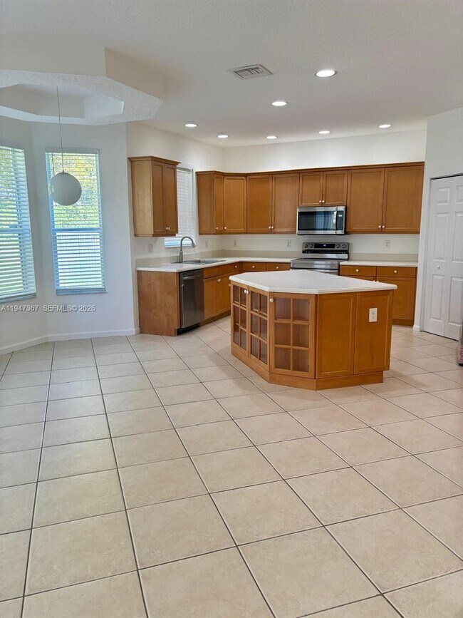 Building Photo - 15845 SW 49th Ct