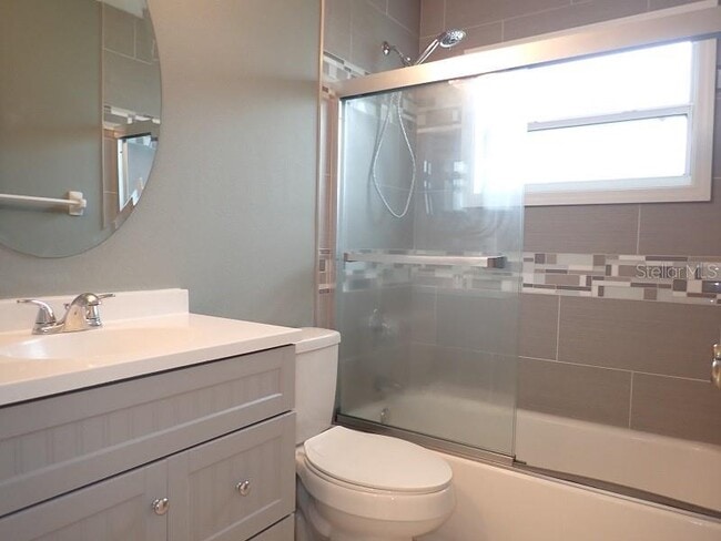 Building Photo - 12 Point of Woods Dr