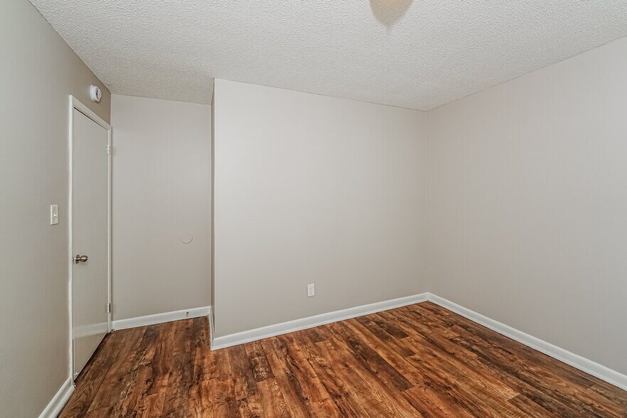 Building Photo - 2524 Daly Dr