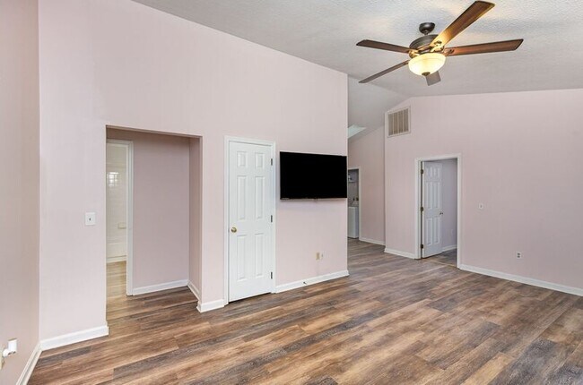 Building Photo - 12401 Wilderness Park Dr