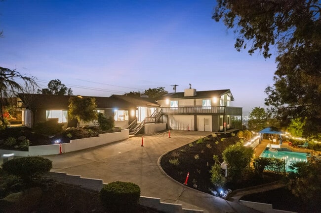 Building Photo - 5048 Bluff Pl